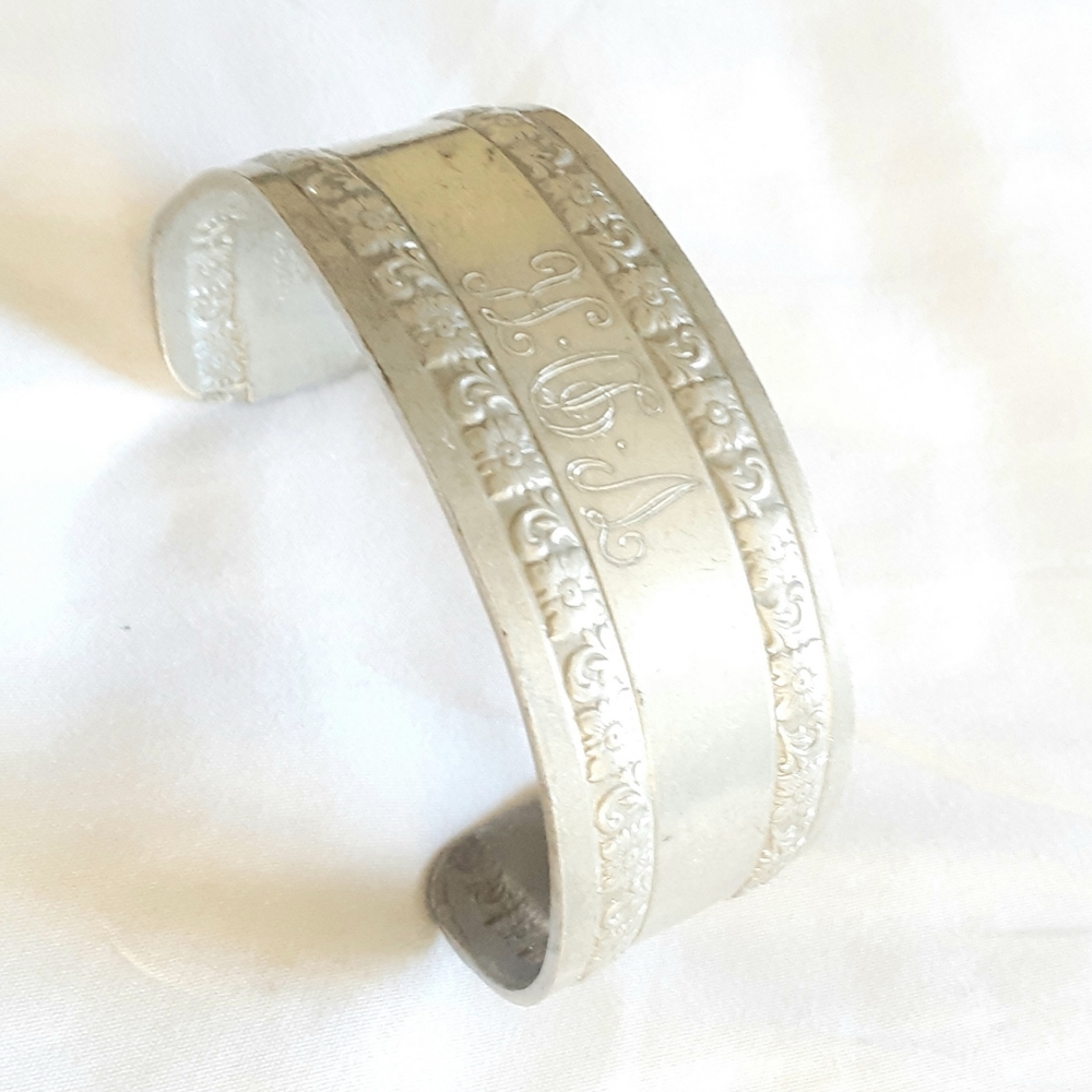 Bangle Cuff Bracelet Adjustable Size - Picture 3 of 3